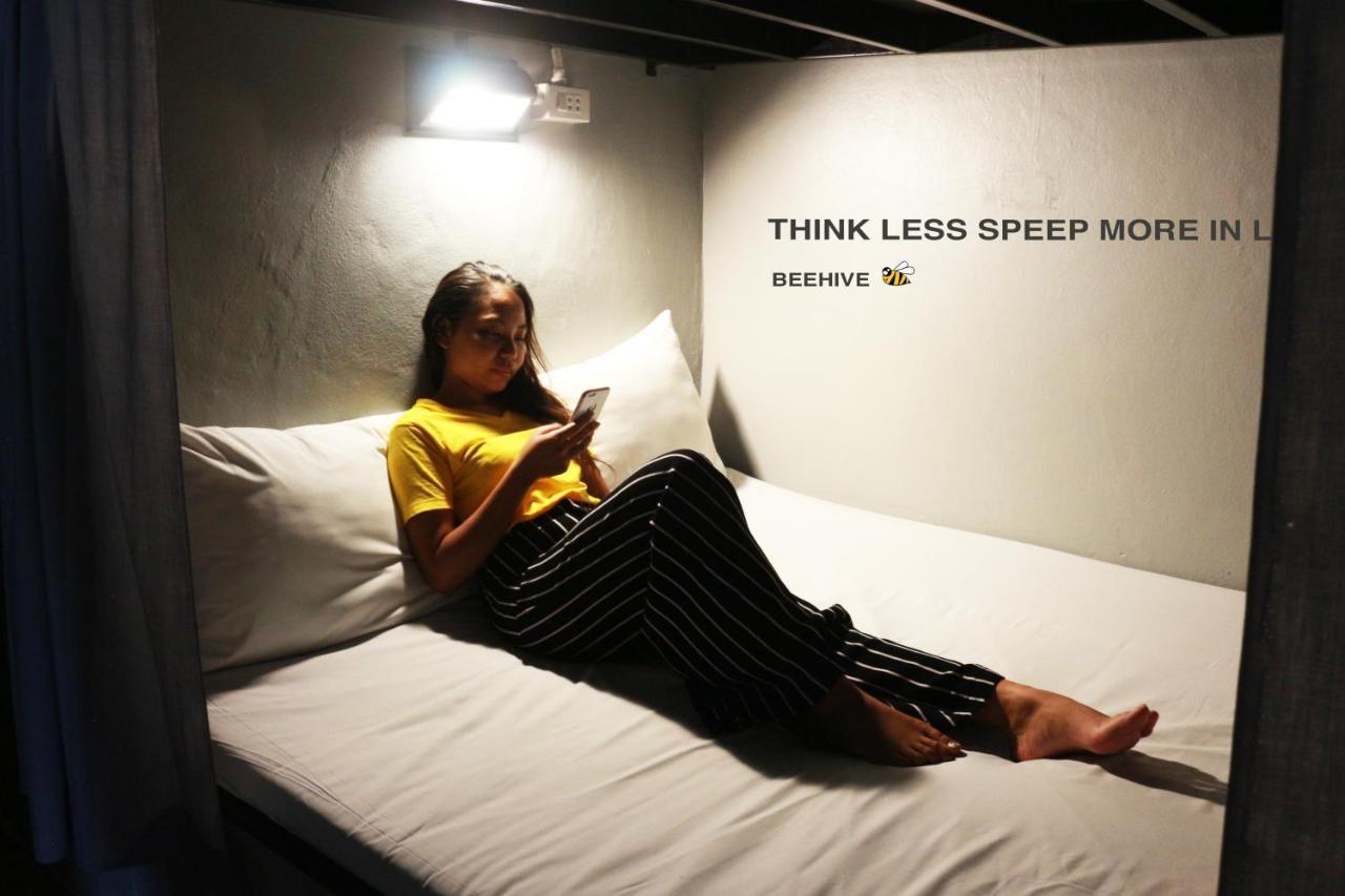Beehive Phuket Old Town Hostel Buitenkant foto